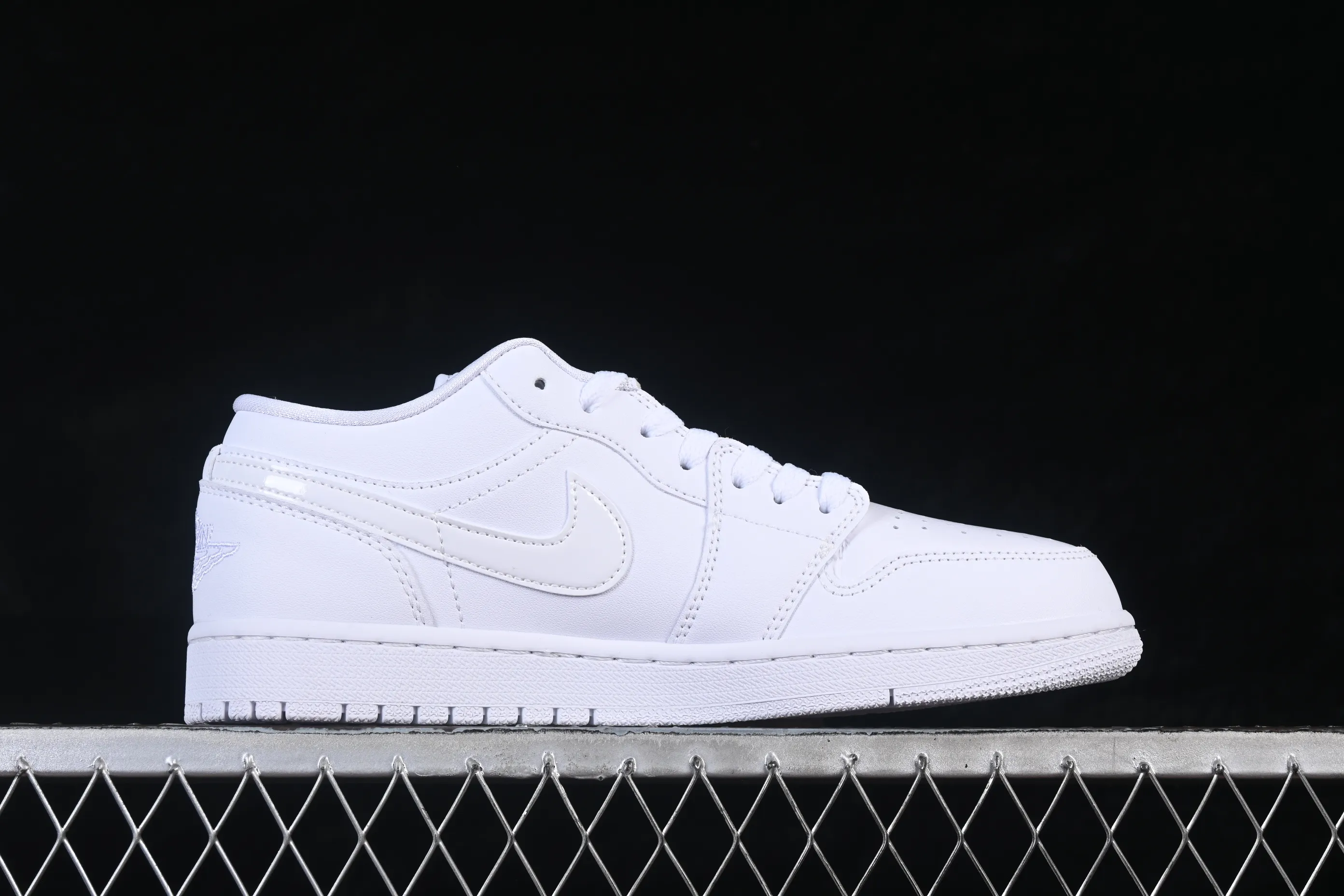 All categories Air Jordan Jordan series basketball shoes Air Jordan 1 Low Air Jordan 1 Low AJ1 Joe 1 new pure white low-top casual sneakers DV0990-111